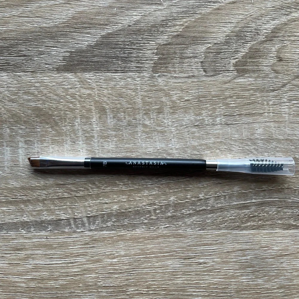 Anastasia Beverly Hills: Dual Ended Brush